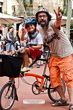 "La ciudad 30 es el casco urbano (y no otro) que los ciclistas necesitamos." Col-lectiu Valencia en bici