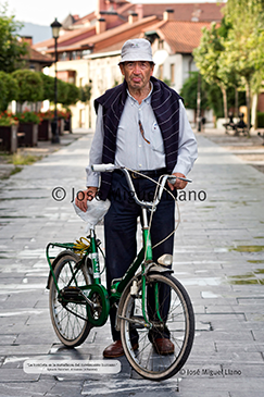"La bicicleta es la metafísica del movimiento humano." Ignacio Sánchez, Almansa (Albacete)