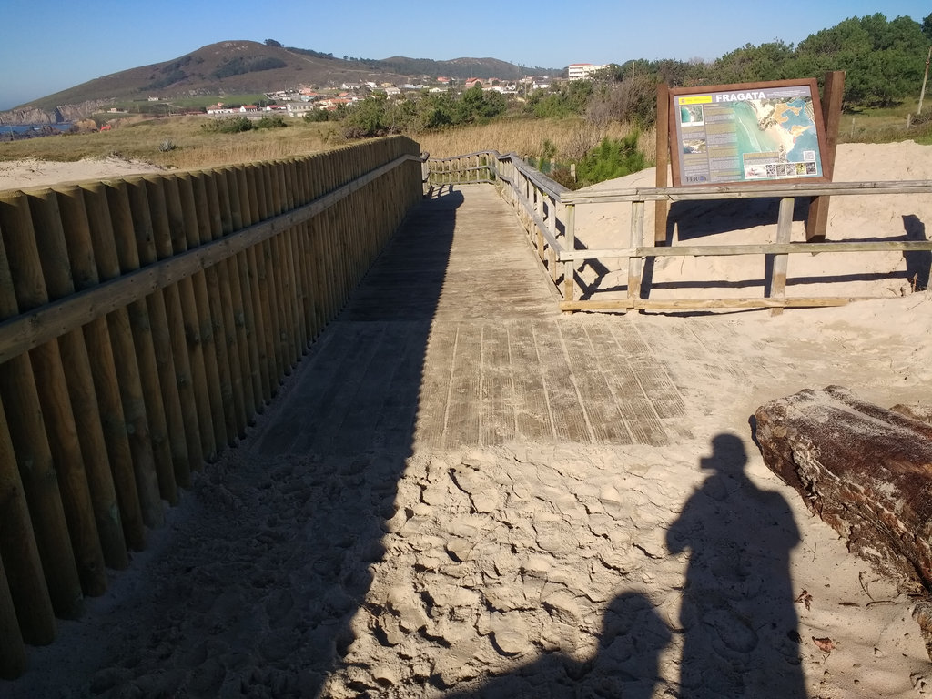 Mantenimiento y conservación V. Ferrol. Playa de Esmelle - Construcción de empalizadas de madera y mejora de accesos (Después de las obras)
