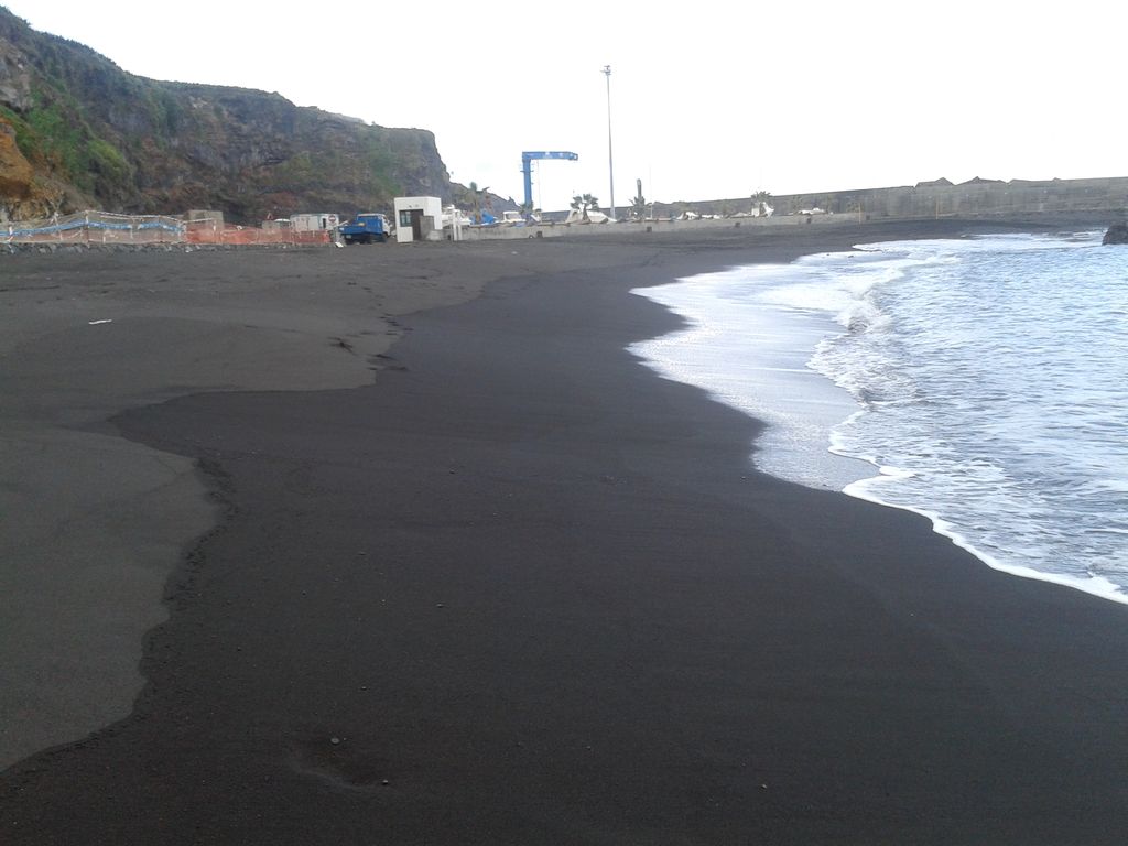 La Palma - Puerto Espíndola (Limpieza de playa). Después de las obras