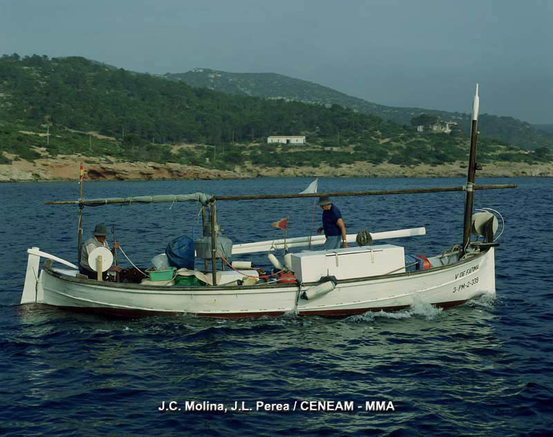 Pescadores. El Llaud es la embarcación tradicional empleda por los pescadores de la zona.