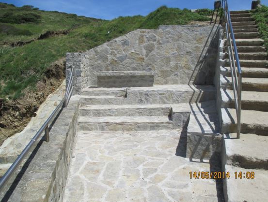 Demolición parcial de la caseta del acceso a la playa de Algorri (Actuación dentro del expediente 20-0174. Año 2013)