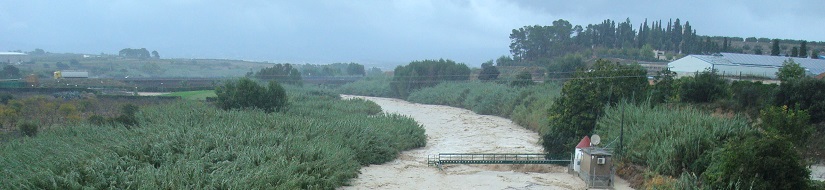 Crecida del río Albaida y estación de aforo  en el término municipal de Montaverner (Valencia, cuenca del Júcar)