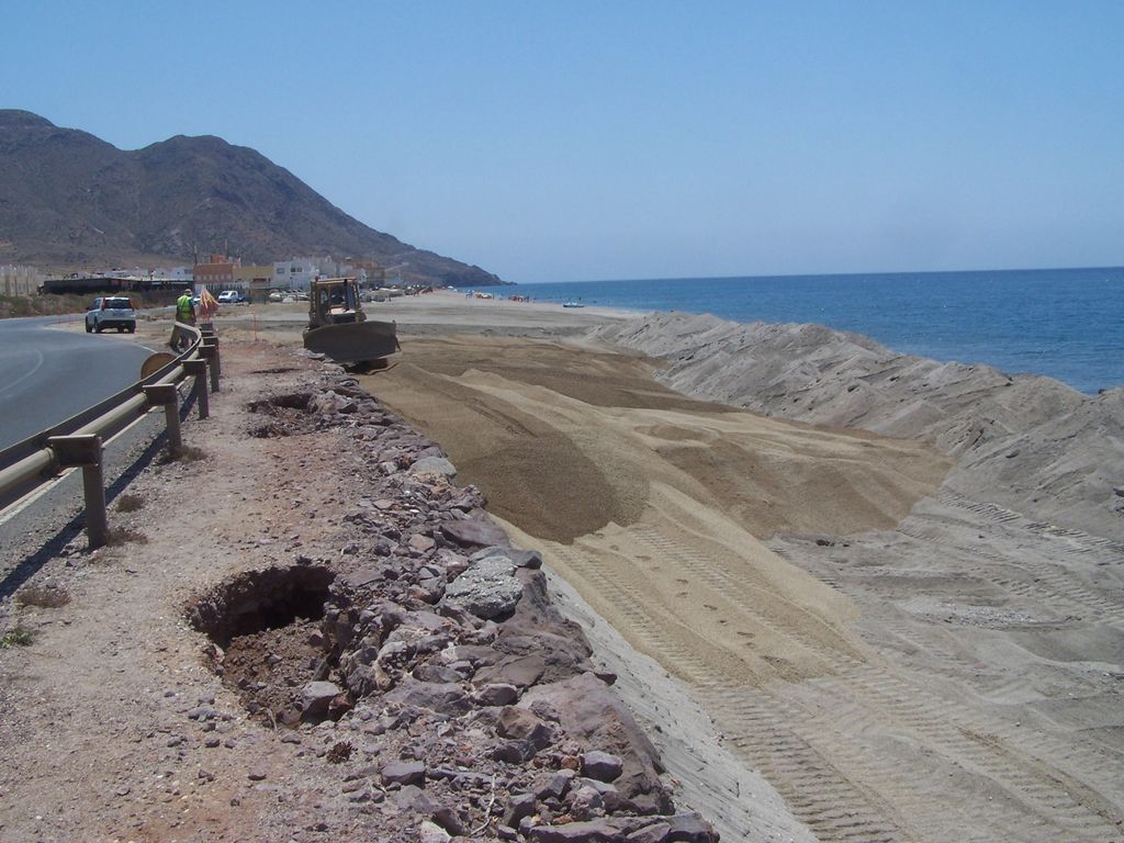 Aportación de arena a diversas playas de Almería (Plan Litoral 2015) 