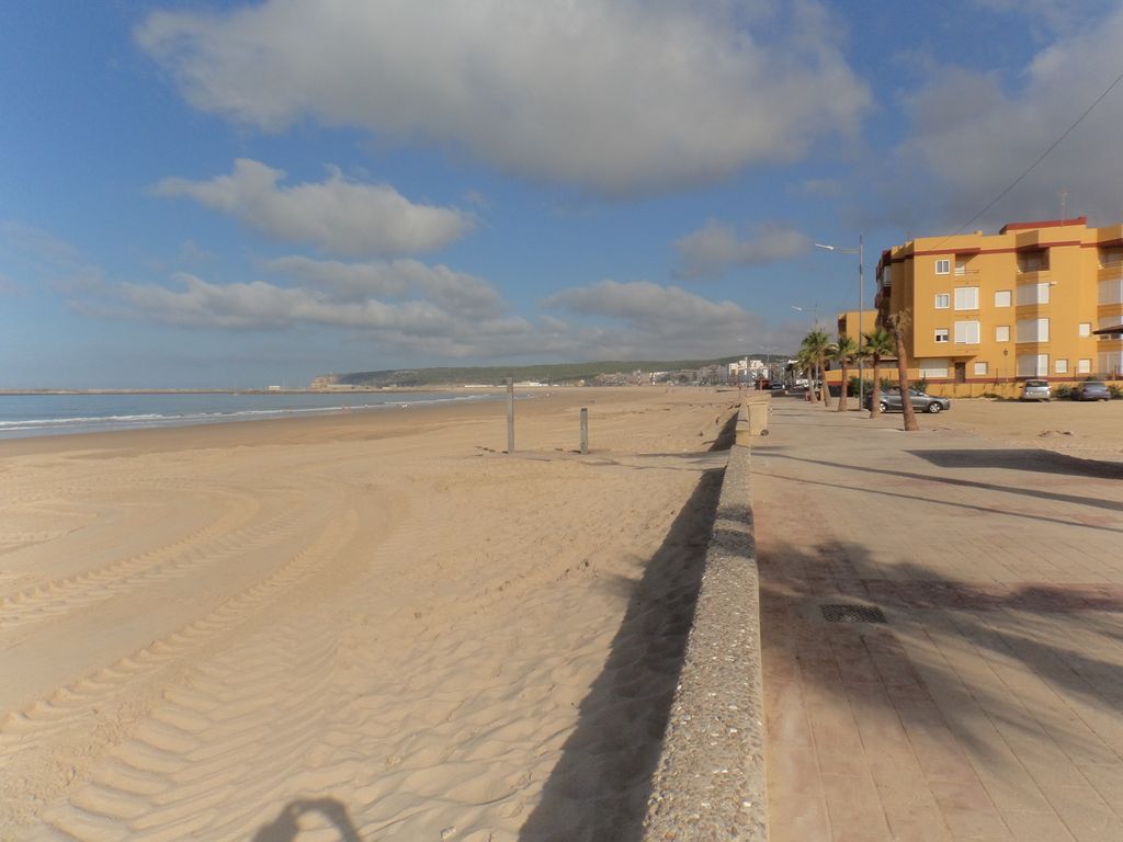 Trasvase de arena en la playa urbana de El Carmen