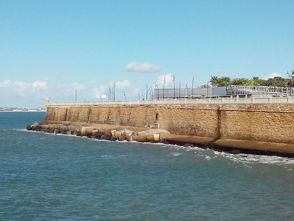 Reconstrucción de la muralla de Cádiz en la zona del Parque Genovés