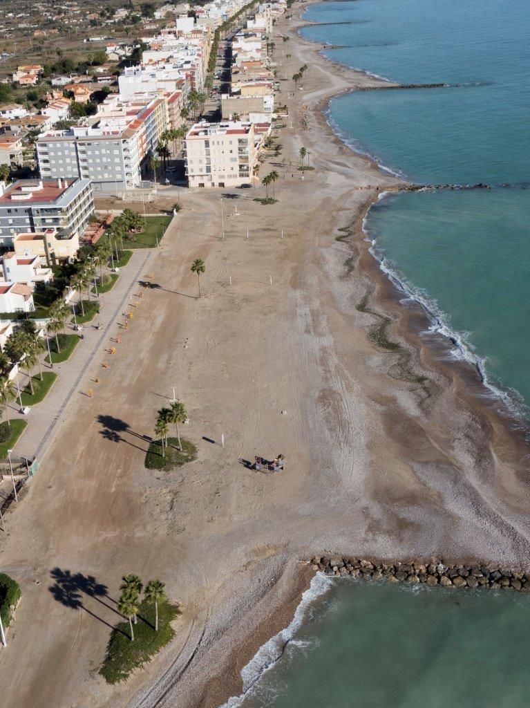 Restauración del cordón litoral en la playa de Les Marines