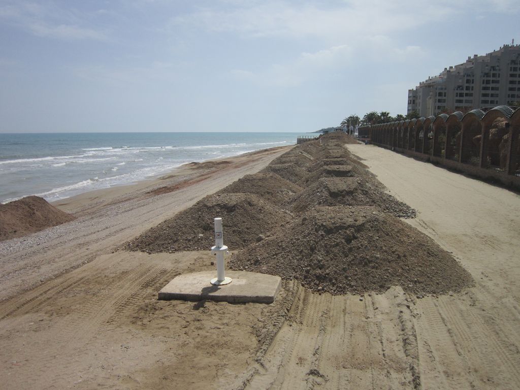 Plan Litoral 2015 Aportación de material granular en el tramo sur de la playa de Les Amplaries
