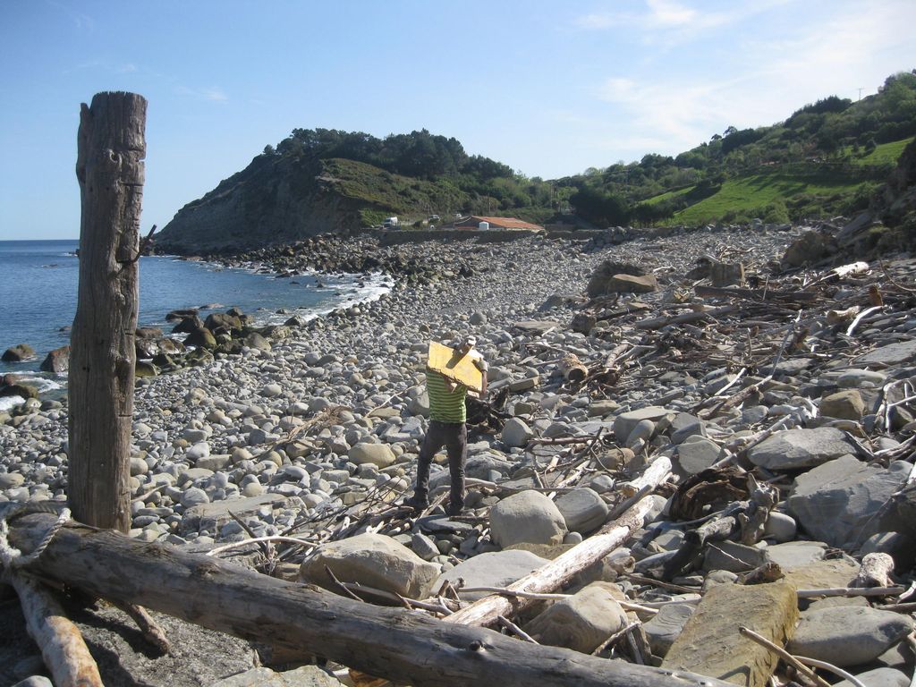 Limpieza de la Playa de Agiti. Mantenimiento del litoral 2015