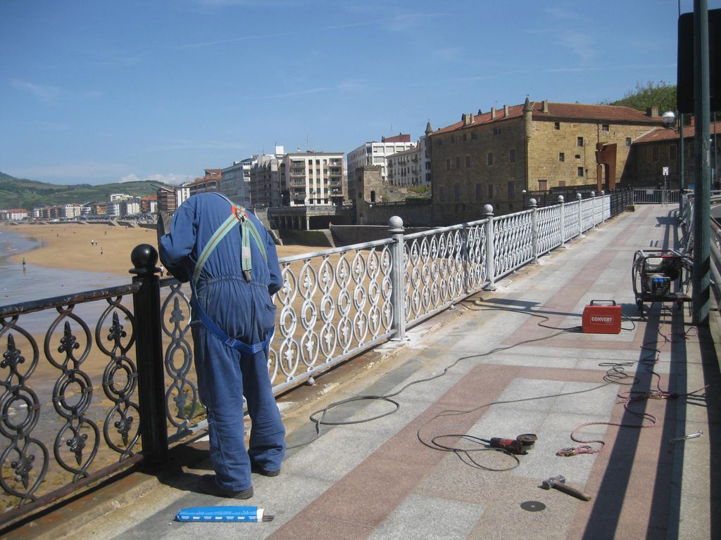 Reparación daños en la Banda Peatonal de Zarautz-Getaria