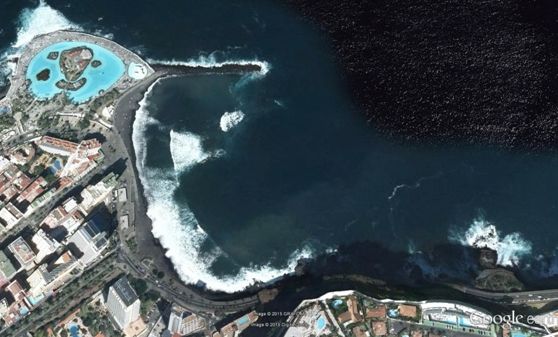 Recarga de arena en la playa Martiánez (Puerto de la Cruz, Tenerife) 