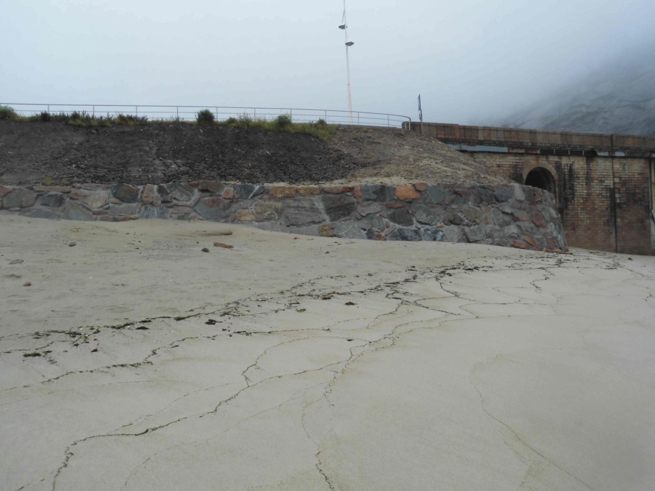 Playa de Ezaro. Averías en el paseo y pavimentos