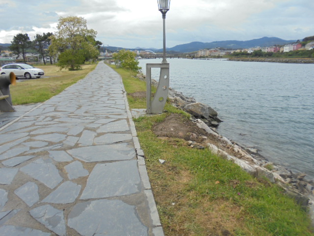 Playa de Navia. Recalce en parte final de la pasarela sobre muro