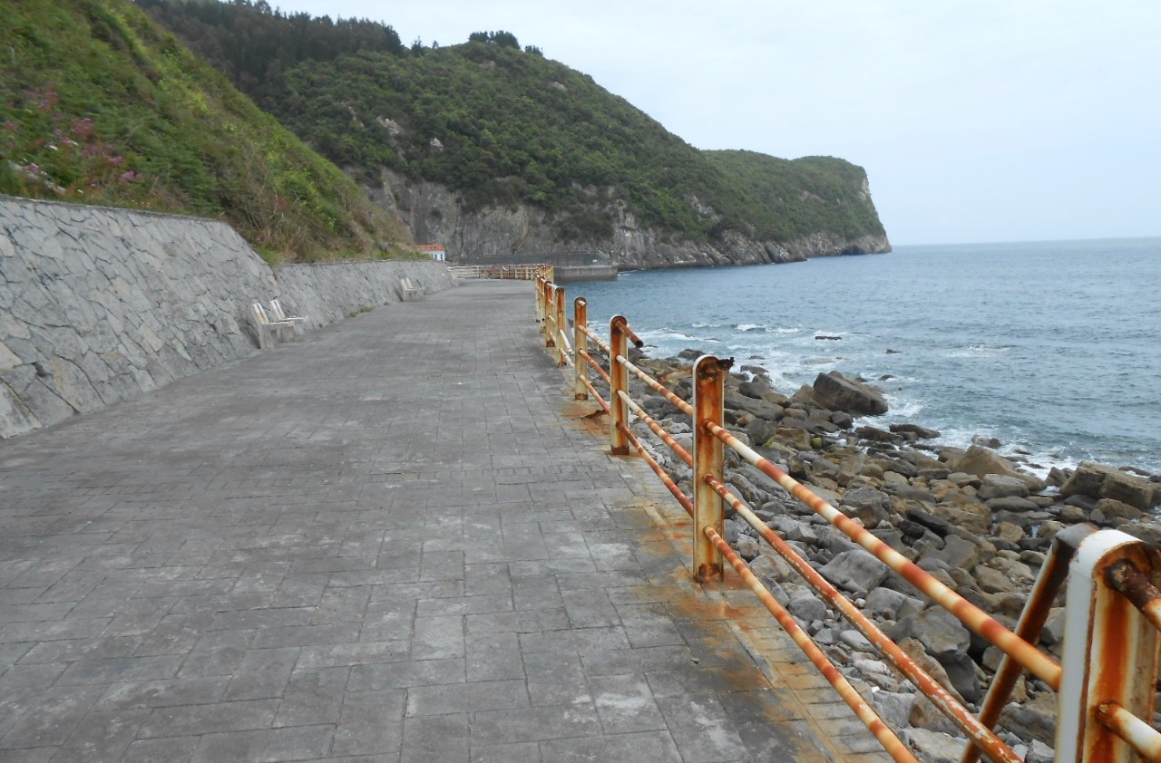 Playa de Lapatza. Restauración del paseo