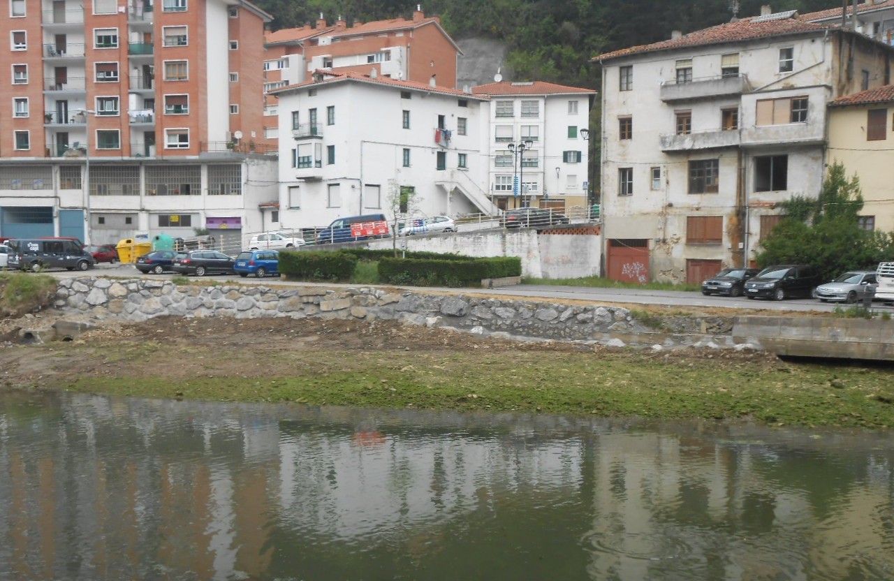 Reconstrucción muro de escollera y camino en Kamiñazpi