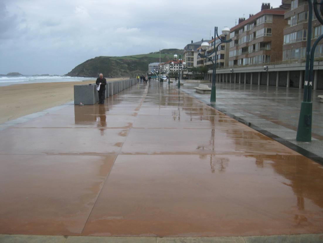 Reparación malecón de Zarautz.Reparación socavones mediante zapata de hormigón en pie de muro