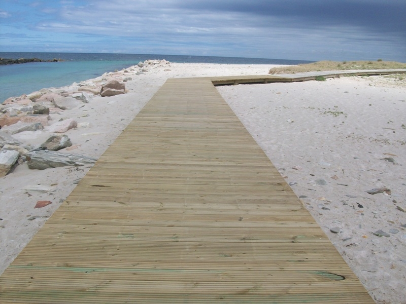 Playa de Pampillosa. Reparación de sendero peatonal, ejecución de pasarela de madera y reparación de escollera