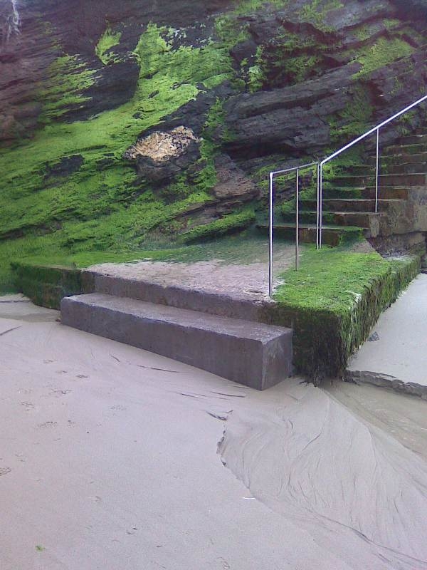 Playa de As Catedrais. Ejecución de barandilla, muretes y escollera