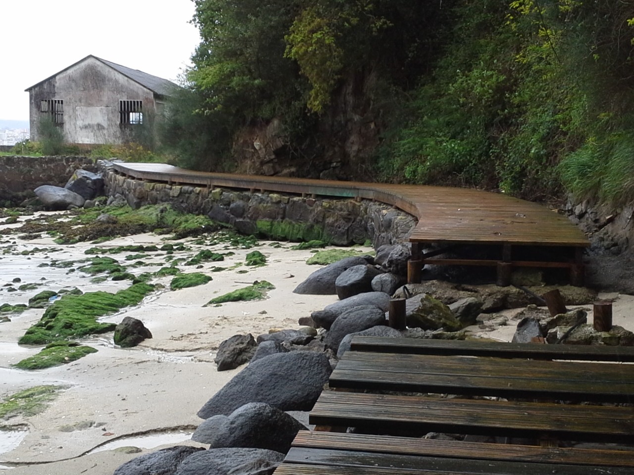 Reparación de accesos en la playa de Videira