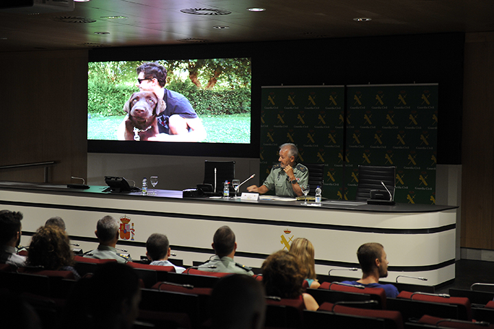 La Guardia Civil presenta la campaña contra el maltrato y abandono de animales domésticos