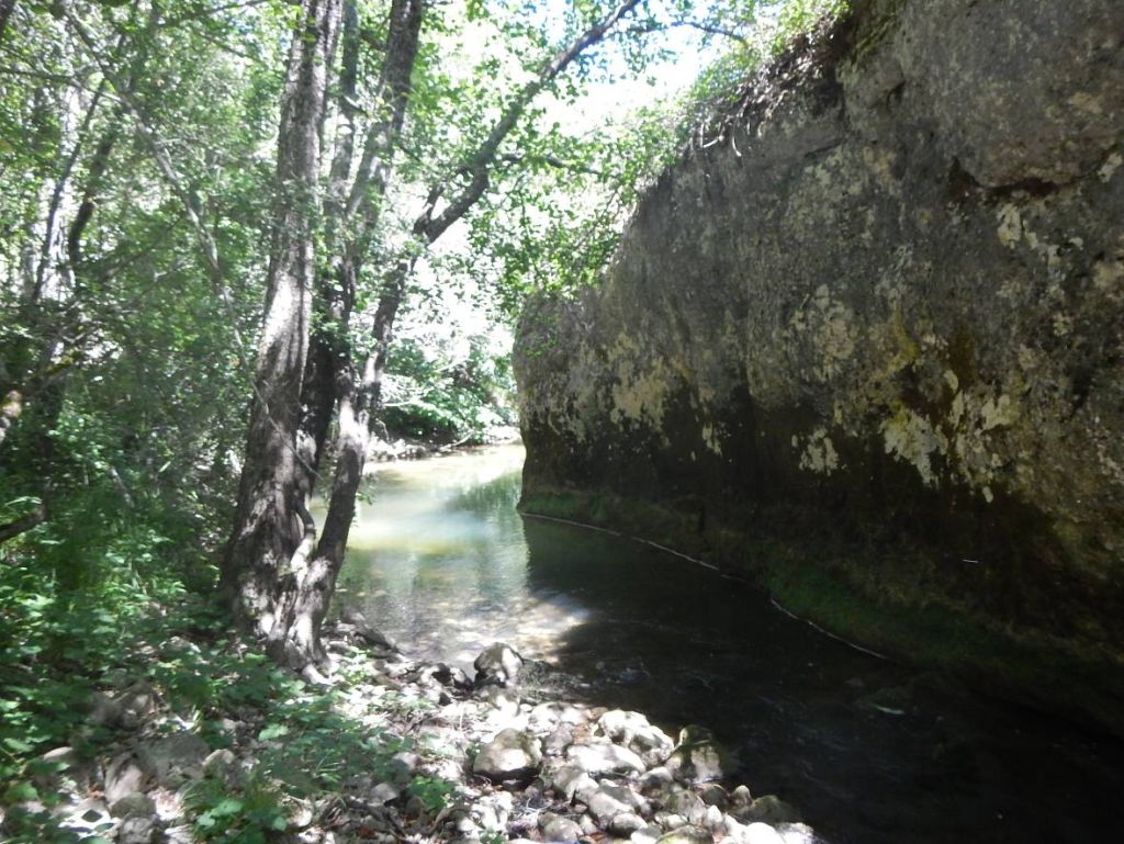 Tramo encajonado en roca de la reserva natural fluvial Río Rudrón