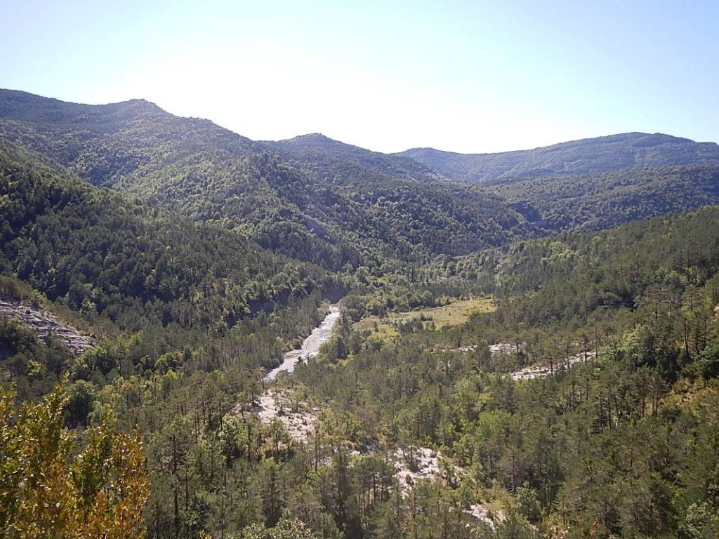 Panorámica de la reserva natural fluvial Río Veral entre Ansó y la Foz de Biniés