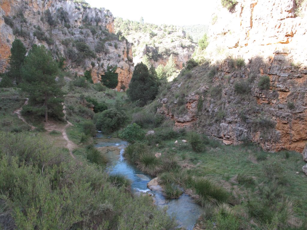 Cruce entre los cañones de la reserva natural fluvial Río Ebrón