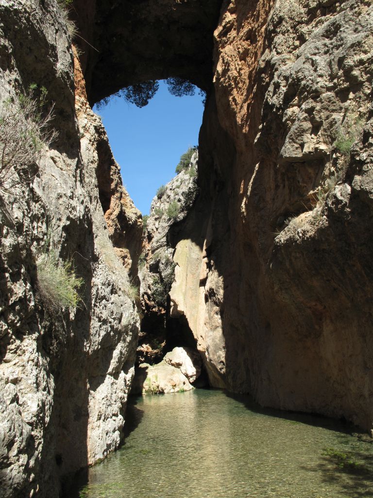Desfiladero de la reserva natural fluvial Río Ebrón