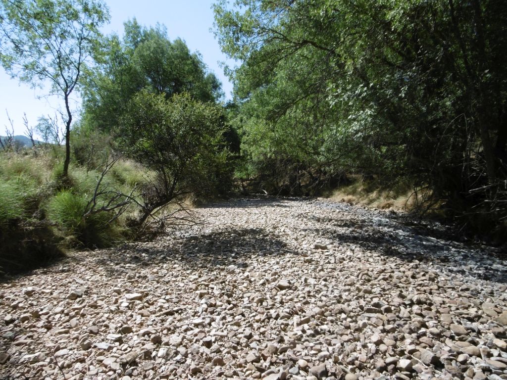 Lecho de cantos en la reserva natural fluvial río Gévalo