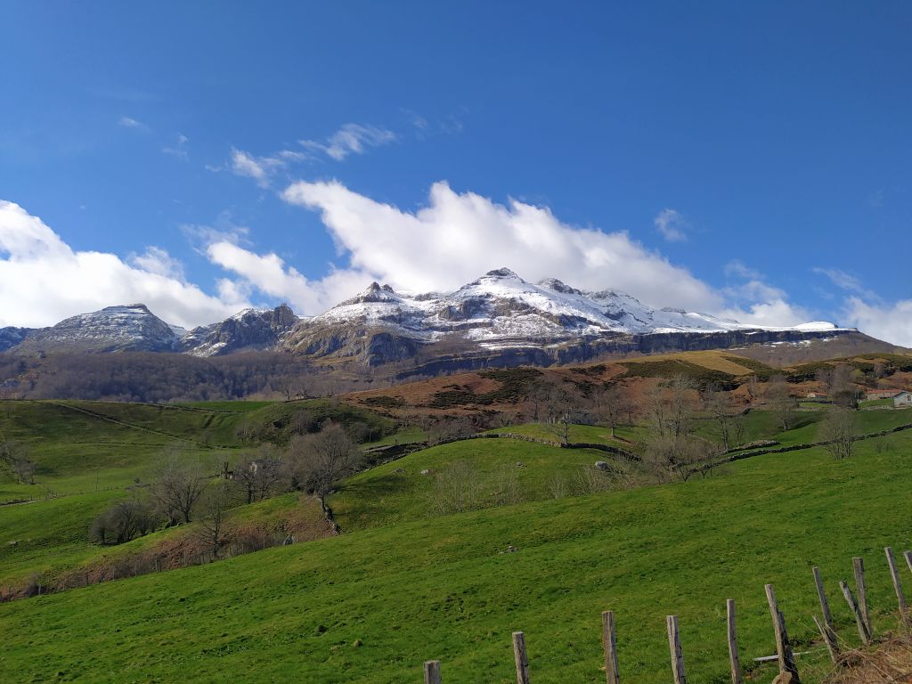 Sierras de calizas urgonianas y zonas de alta montaña en la RNS
