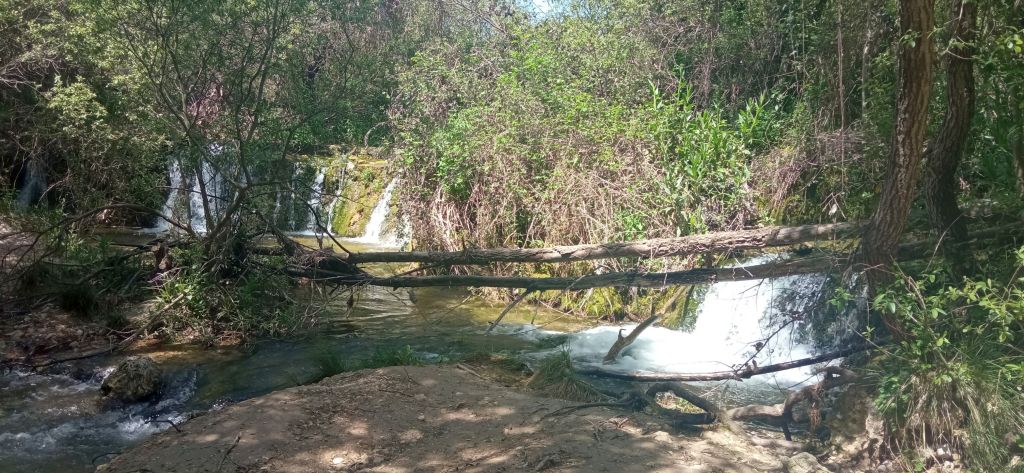 Cascada del río Vinalopó aguas abajo del aporte de la Font de la Coveta