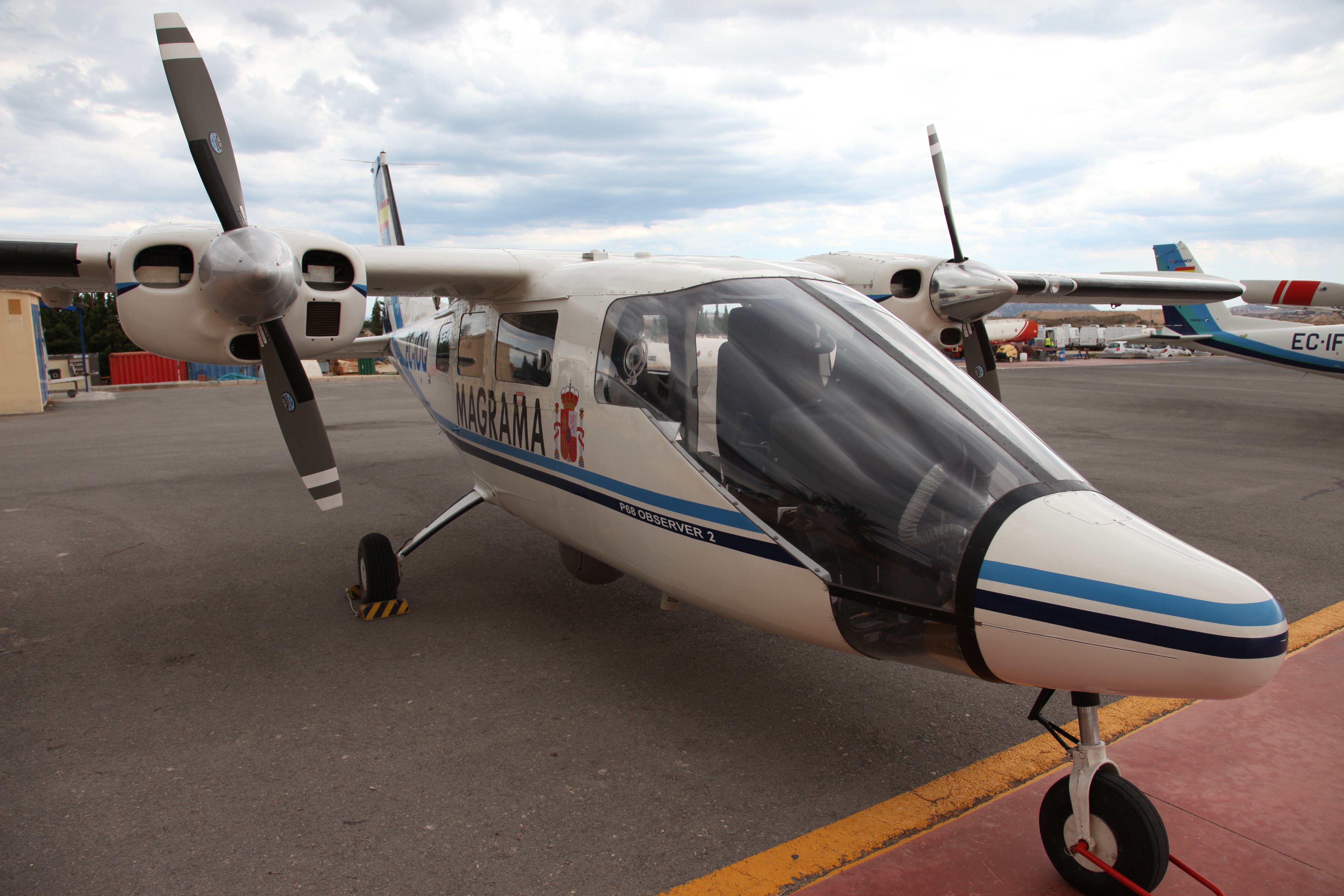 Avión de comunicación y observación