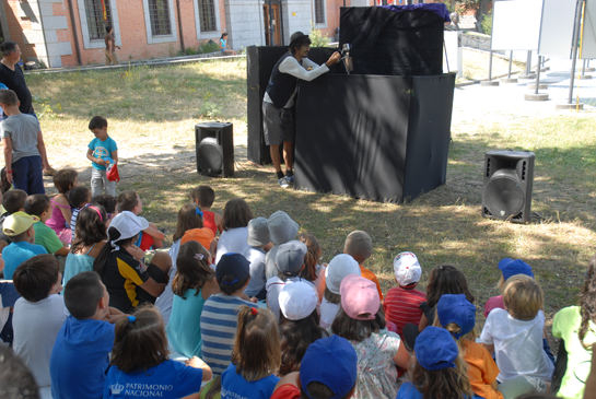 Sale a escena Pablo, muñeco protagonista de la historia del cuento