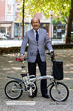 "Un paseo en bici me distrae de las prisas y el estrés diarios." Ángeles Ordás, Asturies con Bici