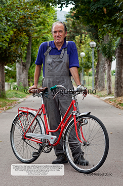 "Viajar en bici me hace más fuerte pero también me mantiene en contacto con mis límites, el perfil de la tierra y la meteorología. Sobre una bicicleta soy un participante activo de mi viaje, más que un pasajero pasivo." Kent Peterson, blog "kentsbike"