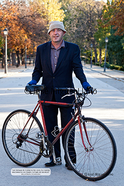 "Las ventajas de montar en bici cada día superan ampliamente sus riesgos. Lo hago por mi salud." Manuel Martín, Lorcabiciudad