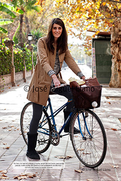 "En bici, de casa al trabajo y vuelta, tengo ese momento para poder pensar, disfrutando del entorno y de la sensación de libertad." Pili Isidro, San Vicente del Raspeig, Alicante