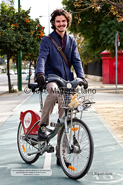 "El ir a trabajar todos los días en mi bicicleta hace que siempre me sienta de buen humor." Patricia Garcia, A Coruña