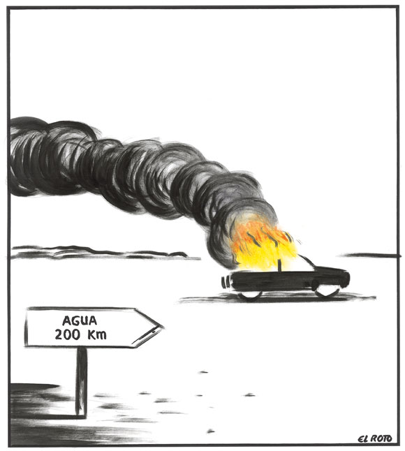 Coche ardiendo en un desierto y un cartel que pone "agua a 200 km"