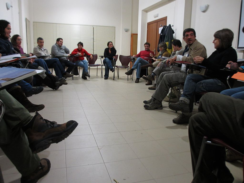 Sesión de debate de los participantes en el seminario