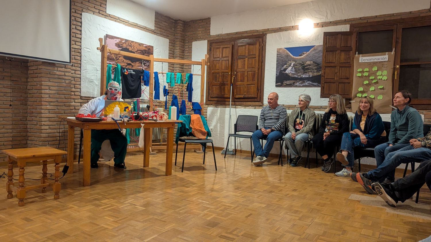 Clownsulta de la risa (terapia para el personal de los equipamientos)