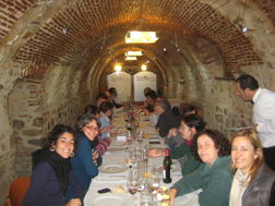 Cena en uno de los antiguos aljibes de la Plaza Mayor de Segovia