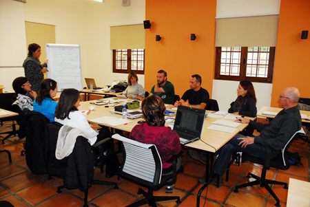 Grupo de trabajo realizando una sesión