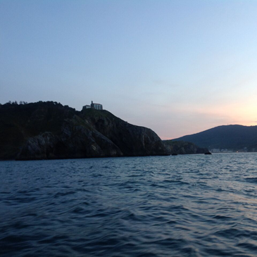 Atardecer en Barco. Biotopo Protegido de San Juan de Gaztelugatxe.