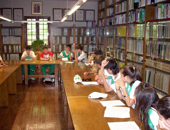 Participantes en el programa reunidos en un aula del CENEAM