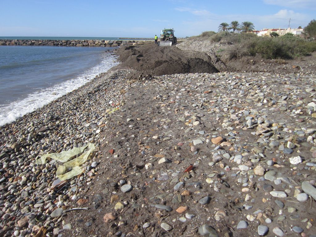 Recuperación ambiental de la playa de El Perdigal, Almería (Durante las obras)