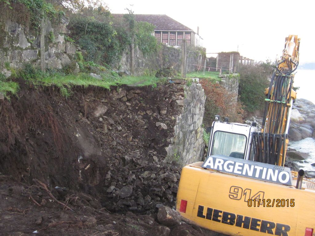 Ampliación del paseo en Loira (Marín). Durante las obras