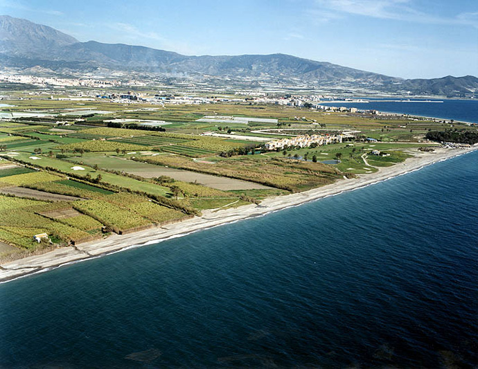 Trasvase de arena en playa Granada y playa La Cagailla. Términos municipales de Motril y Salobreña