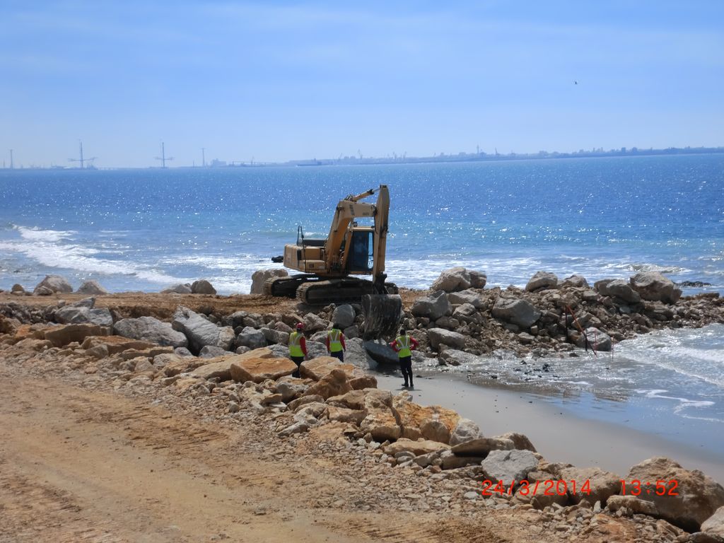 Recuperación de la playa de Fuentebravía (Durante)