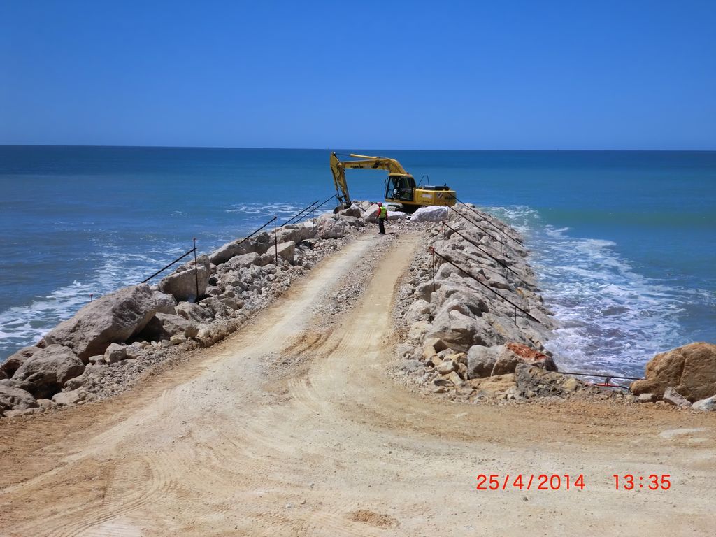 Recuperación de la playa de Fuentebravía (Durante)